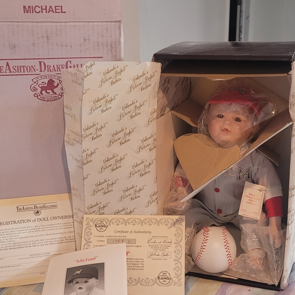 Ashton drake galleries doll - Picture 3 of 5